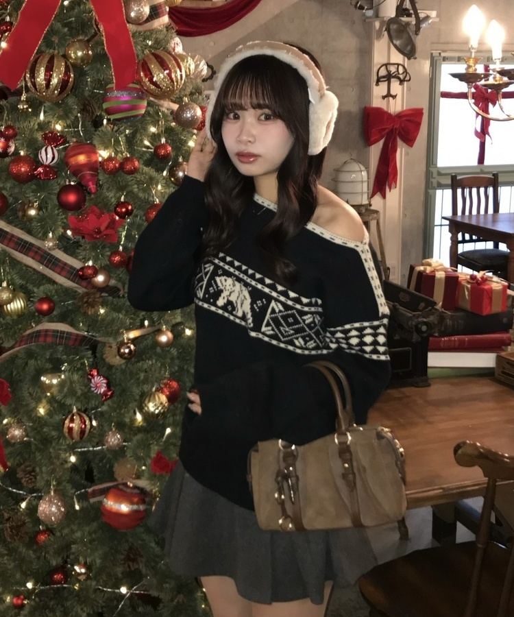 배색 노르딕 원숄더 니트