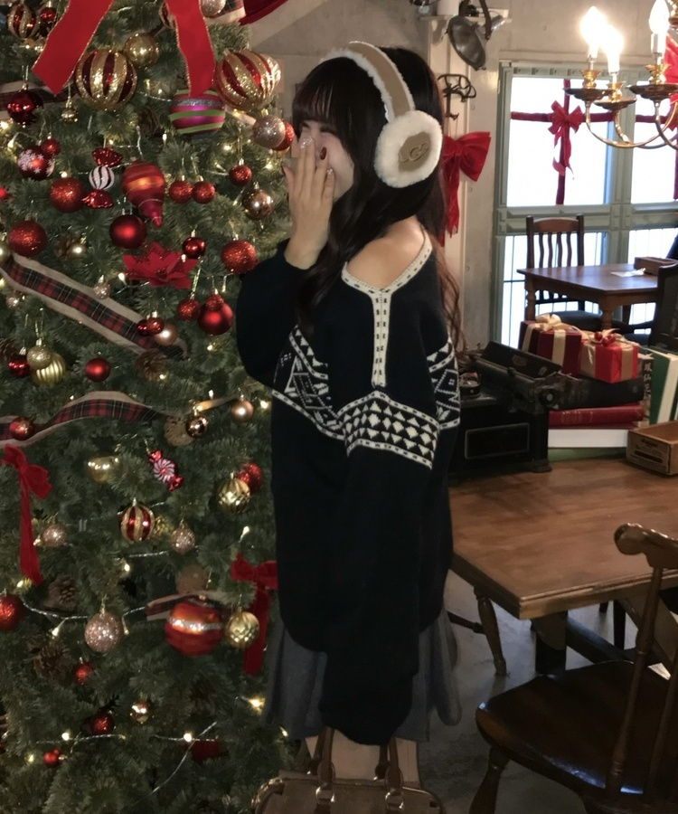 배색 노르딕 원숄더 니트