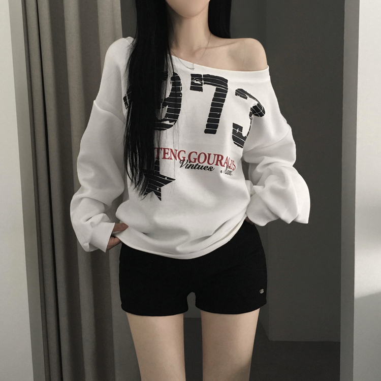 【起毛】ワンショルダービッグレタリングトレーナー IVORY