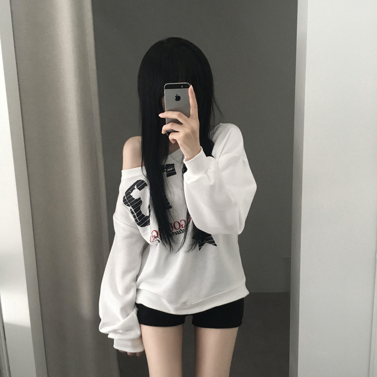 【起毛】ワンショルダービッグレタリングトレーナー IVORY