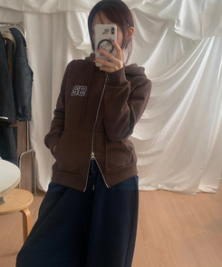 【起毛】92ワッペンスリムフードジップアップ BROWN