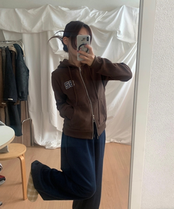 【起毛】92ワッペンスリムフードジップアップ BROWN