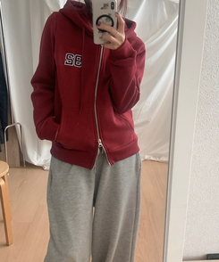 【起毛】92ワッペンスリムフードジップアップ WINE