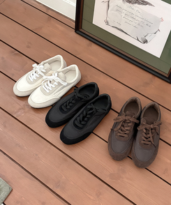 レースアップスニーカー