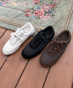 レースアップスニーカー