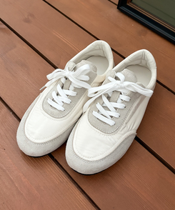 レースアップスニーカー