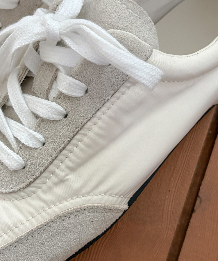 レースアップスニーカー