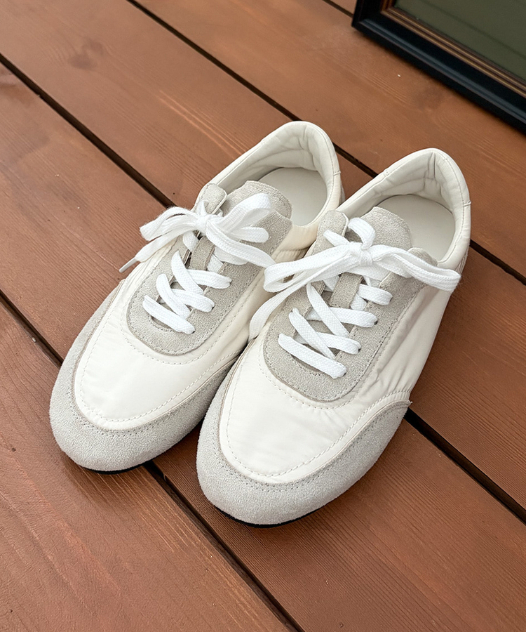 レースアップスニーカー