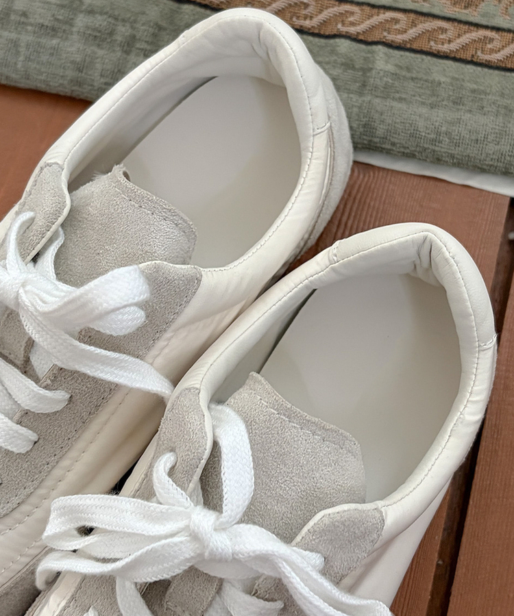 レースアップスニーカー