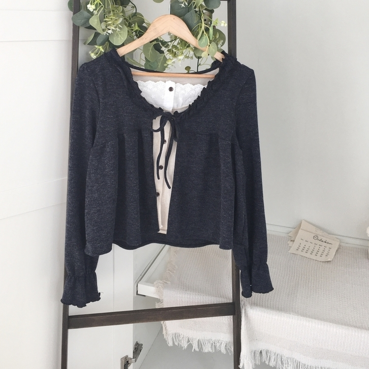 부들소재 리본 프릴 나시 일체형 반팔 블라우스 나시 바선생 레이스