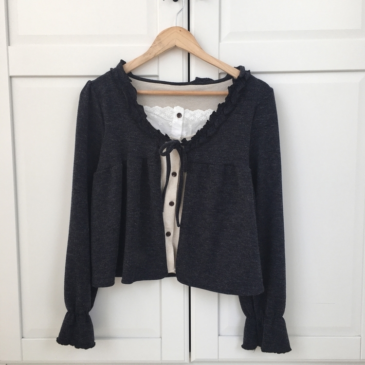 부들소재 리본 프릴 나시 일체형 반팔 블라우스 나시 바선생 레이스