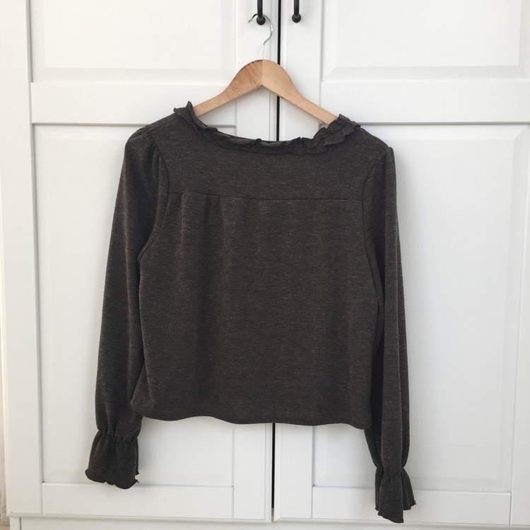 부들소재 리본 프릴 나시 일체형 반팔 블라우스 나시 바선생 레이스