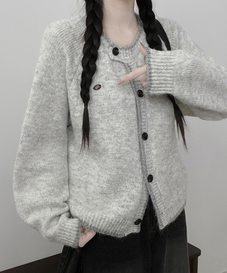 [포근.따뜻/울함유]루에팬던트단추포인트배색라운드루즈핏울니트가디건(3color) 연그레이