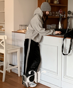 （抜け感×甘辛MIX♥）   レース付き ベロア ジョガーパンツ BLACK