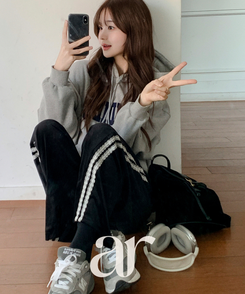 （抜け感×甘辛MIX♥）   レース付き ベロア ジョガーパンツ BLACK