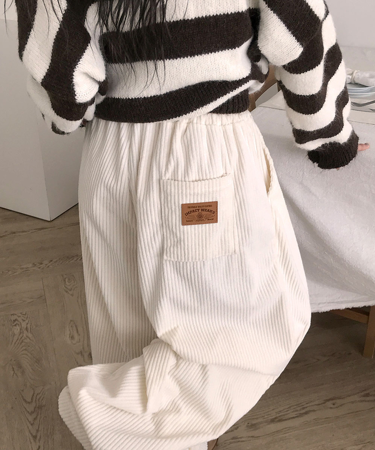 [고퀄보장｡‧˚/인생핏] 마크 코듀로이 와이드 핀턱 뒷포켓패치 밴딩 트레이닝 팬츠 아이보리