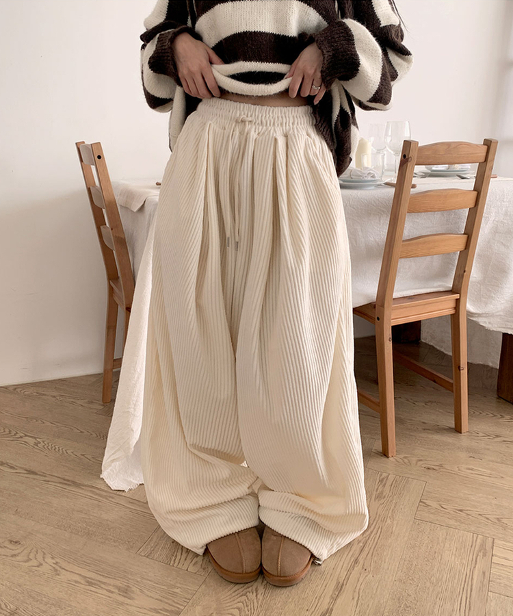 [고퀄보장｡‧˚/인생핏] 마크 코듀로이 와이드 핀턱 뒷포켓패치 밴딩 트레이닝 팬츠 아이보리