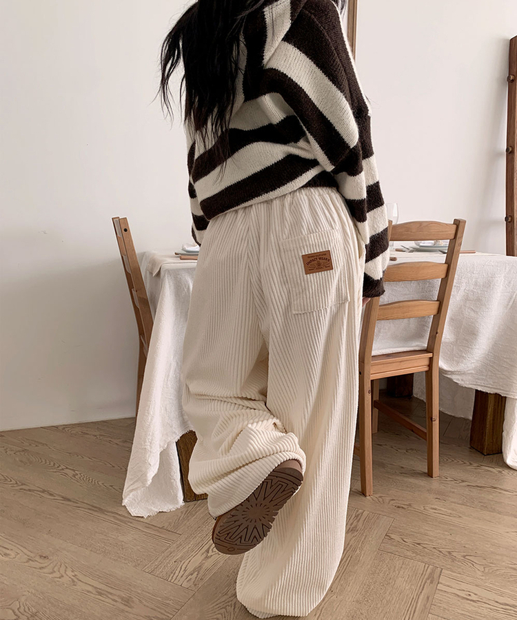 [고퀄보장｡‧˚/인생핏] 마크 코듀로이 와이드 핀턱 뒷포켓패치 밴딩 트레이닝 팬츠 아이보리