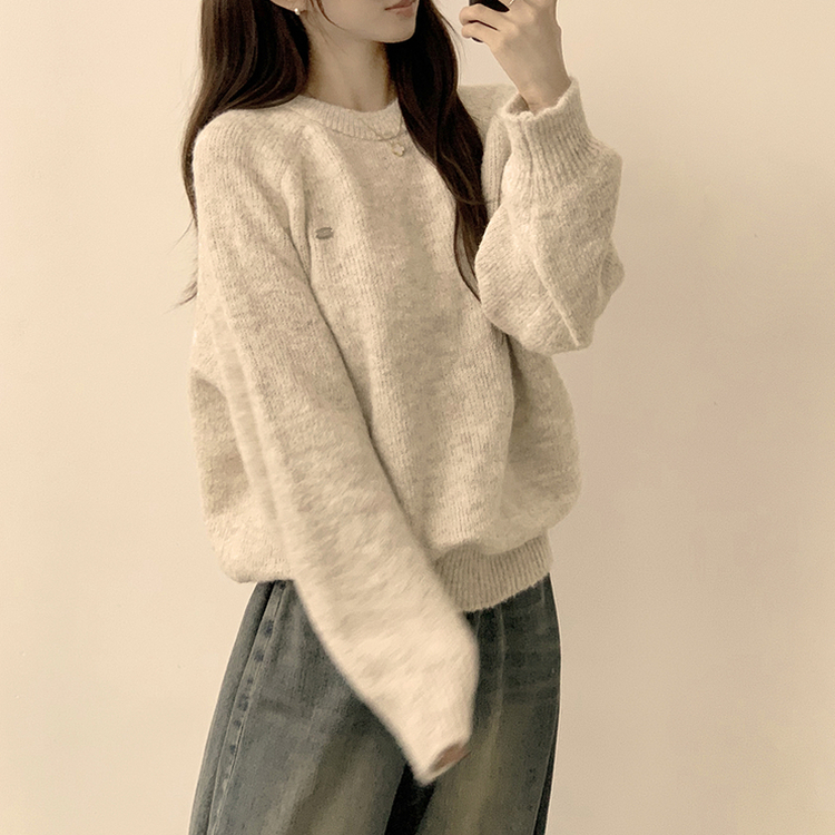 여리함 보장하는 글로리 나그랑 겨울 라운드 와펜 긴팔 니트 오트밀