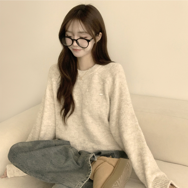 여리함 보장하는 글로리 나그랑 겨울 라운드 와펜 긴팔 니트 오트밀