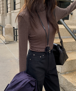 ストライプタートルネックTシャツ BROWN