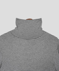 ストライプタートルネックTシャツ