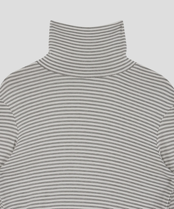 ストライプタートルネックTシャツ