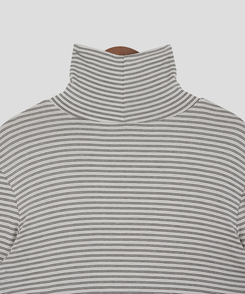 ストライプタートルネックTシャツ