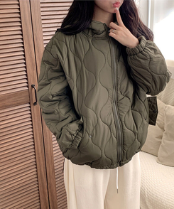 에타 깔깔이 항아리 하프넥 후드 패딩 밑단스트링 아방핏 루즈핏 포켓 후드스트링 데일리 겨울패딩 카키