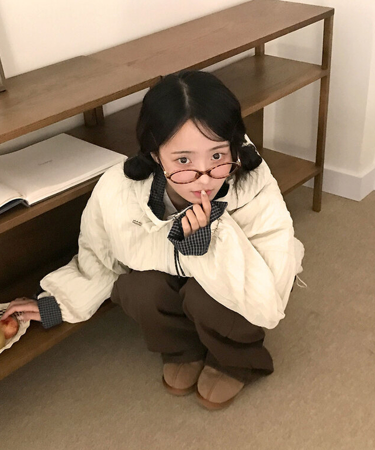 호시 퀄팅 참팬던트 체크배색 후드 패딩 아이보리