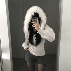 スリットボタンスリムファーフードニット IVORY