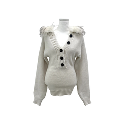 スリットボタンスリムファーフードニット