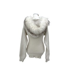 スリットボタンスリムファーフードニット