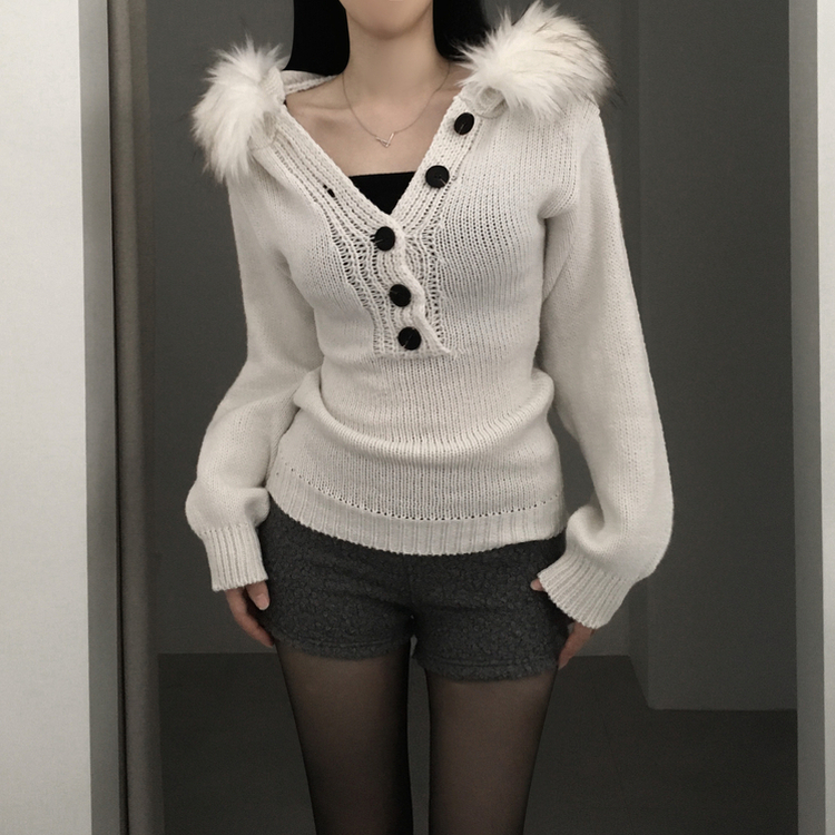 スリットボタンスリムファーフードニット IVORY