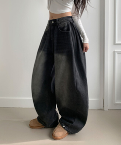 극세사융기모 제드 융기모 사이드핀턱 캣브러쉬 워싱 스냅버튼 조거 와이드 벌룬핏 데님 팬츠 블랙