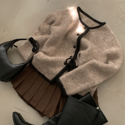 프레젠트 리본 배색 울 라운드넥 니트가디건