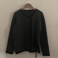 프레젠트 리본 배색 울 라운드넥 니트가디건