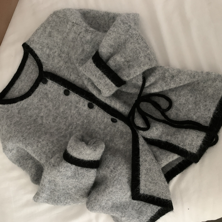 프레젠트 리본 배색 울 라운드넥 니트가디건