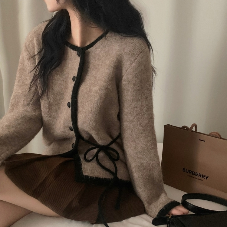 프레젠트 리본 배색 울 라운드넥 니트가디건 베이지