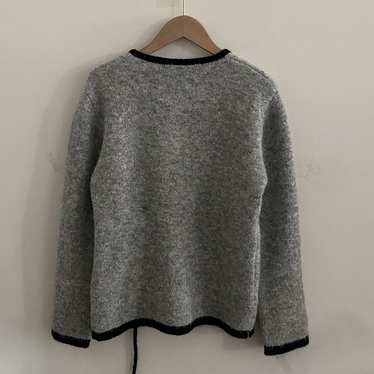 프레젠트 리본 배색 울 라운드넥 니트가디건