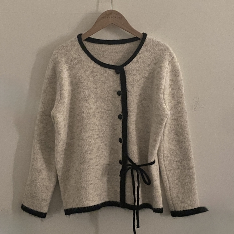 프레젠트 리본 배색 울 라운드넥 니트가디건