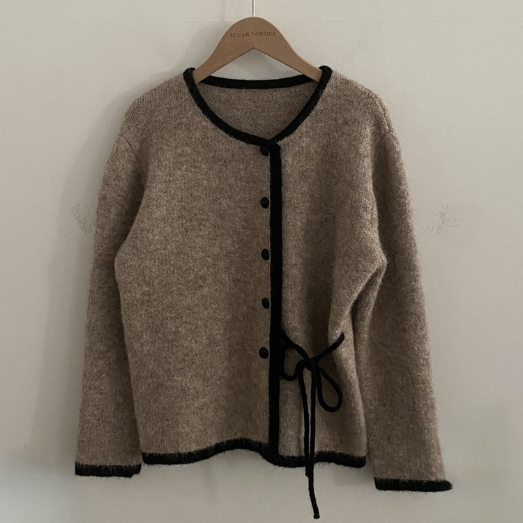 프레젠트 리본 배색 울 라운드넥 니트가디건