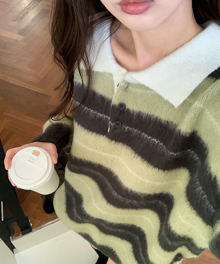 nt5321 (포인트룩추천♥/포근여리핏) 홀린 브러쉬 배색 스트라이프 카라넥 버튼 긴팔 니트 GREEN