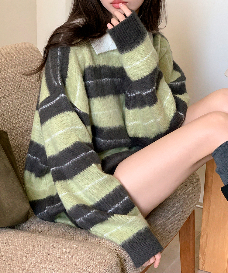 nt5321 (포인트룩추천♥/포근여리핏) 홀린 브러쉬 배색 스트라이프 카라넥 버튼 긴팔 니트 GREEN