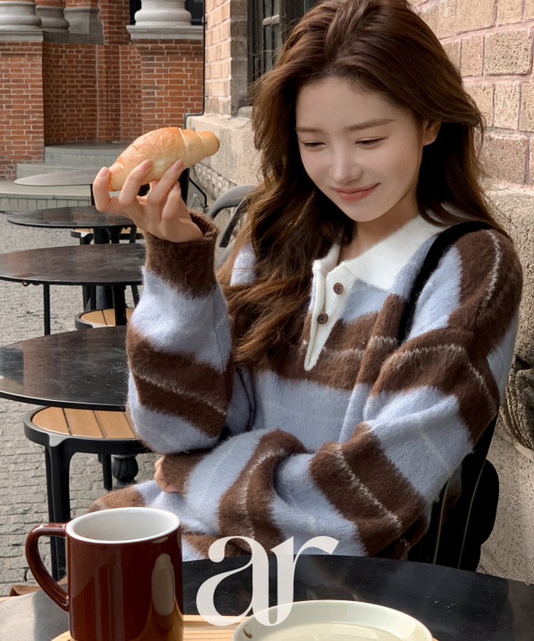 nt5321 (포인트룩추천♥/포근여리핏) 홀린 브러쉬 배색 스트라이프 카라넥 버튼 긴팔 니트 SKYBLUE