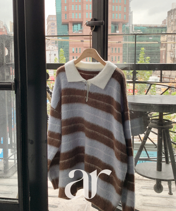 nt5321 (포인트룩추천♥/포근여리핏) 홀린 브러쉬 배색 스트라이프 카라넥 버튼 긴팔 니트 SKYBLUE