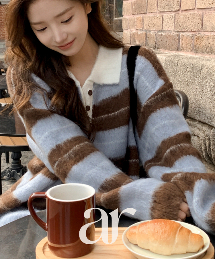 nt5321 (포인트룩추천♥/포근여리핏) 홀린 브러쉬 배색 스트라이프 카라넥 버튼 긴팔 니트 SKYBLUE