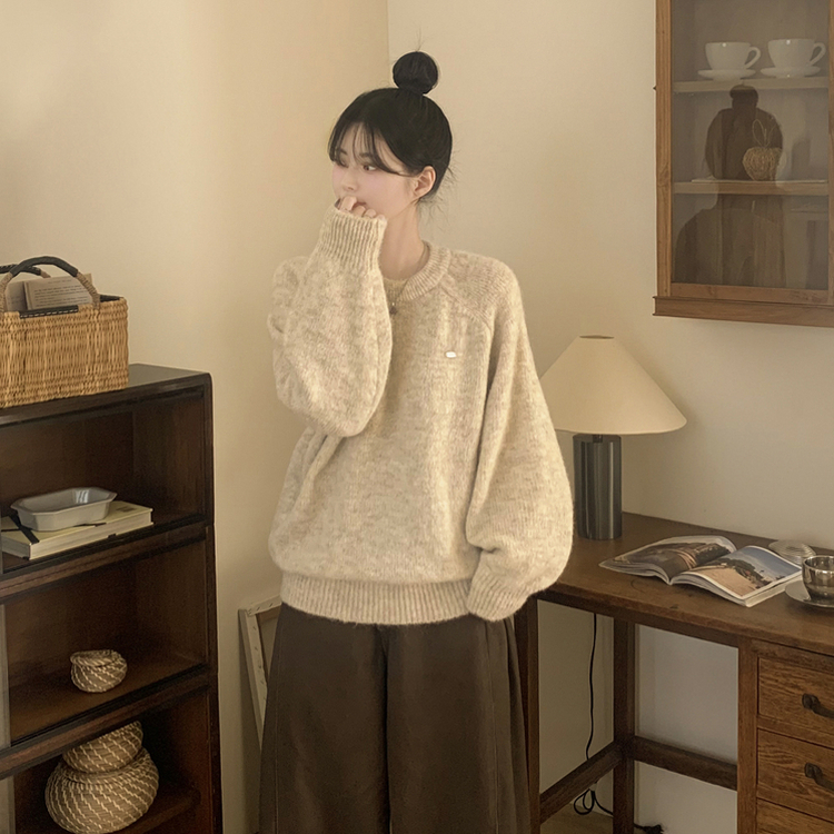 도톰 펜던트 아방핏 라운드넥 보카시 오트밀 알파카 겨울니트