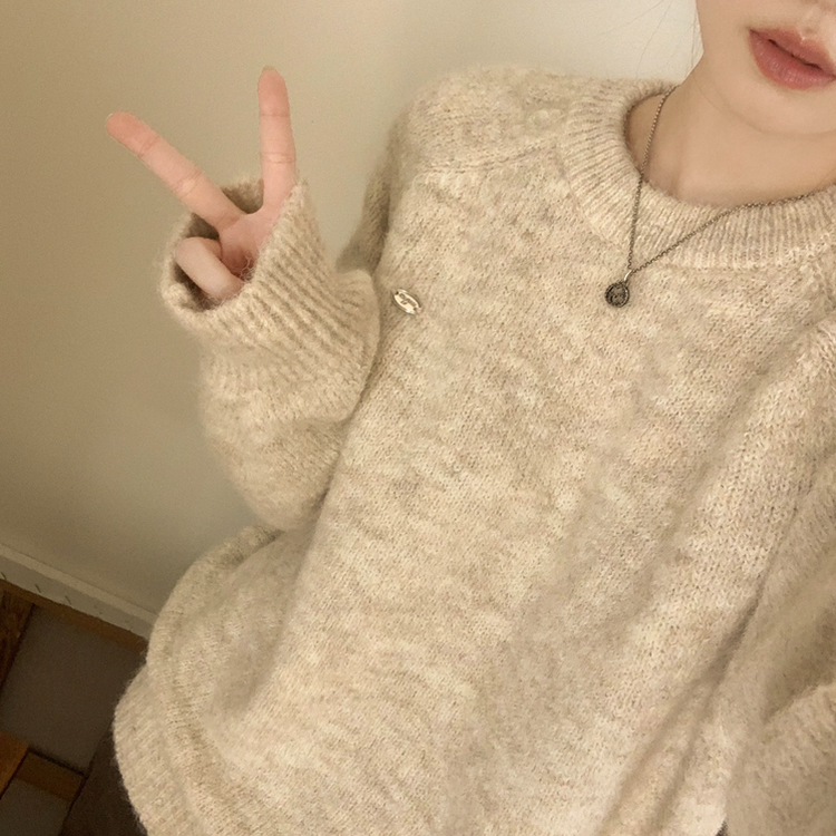 도톰 펜던트 아방핏 라운드넥 보카시 오트밀 알파카 겨울니트