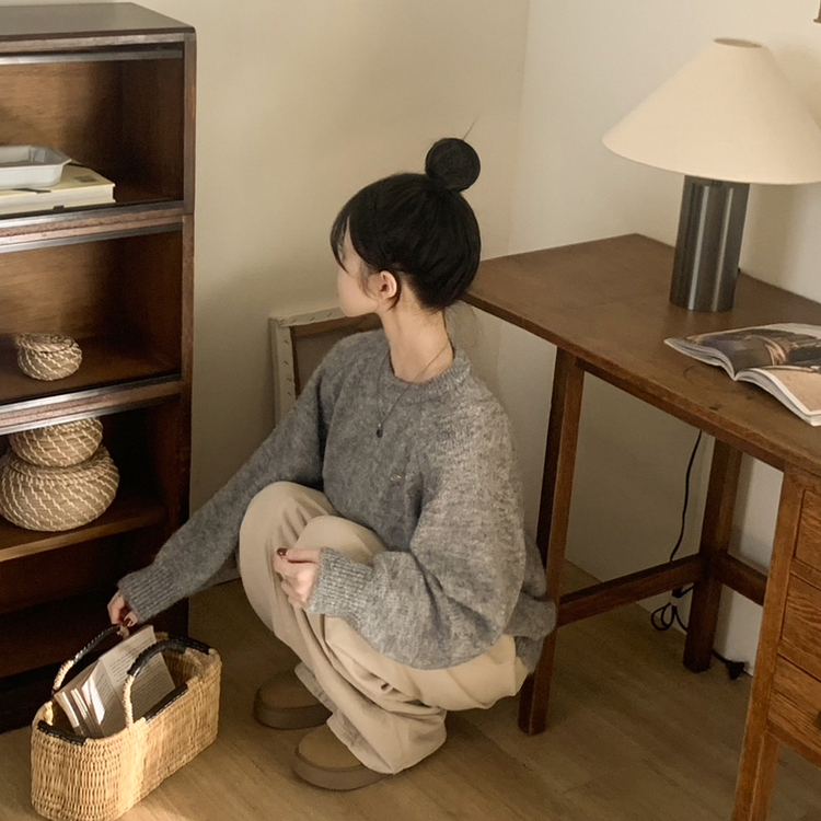 도톰 펜던트 아방핏 라운드넥 보카시 오트밀 알파카 겨울니트